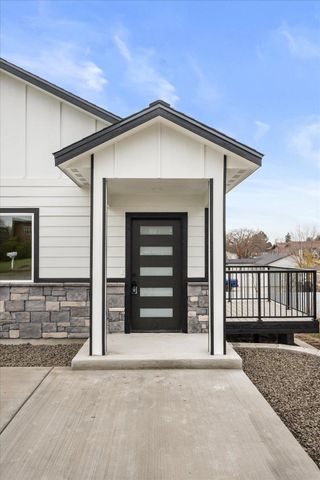 327 N Bannen Rd, Spokane Valley, WA 99216