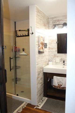 1834 Eaton Avenue, Leighton, IA 50143