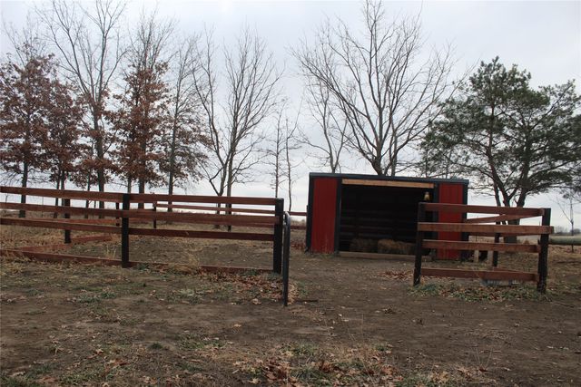 1834 Eaton Avenue, Leighton, IA 50143