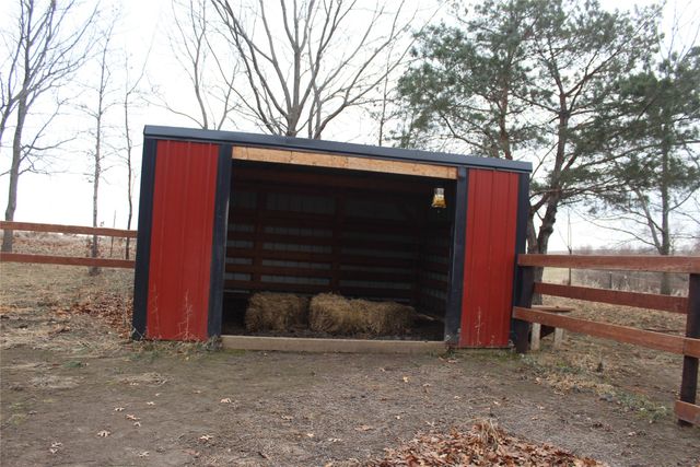 1834 Eaton Avenue, Leighton, IA 50143