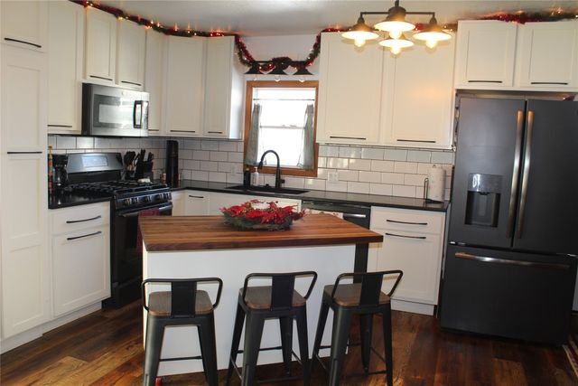 1834 Eaton Avenue, Leighton, IA 50143