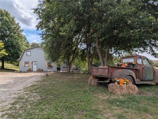 1834 Eaton Avenue, Leighton, IA 50143