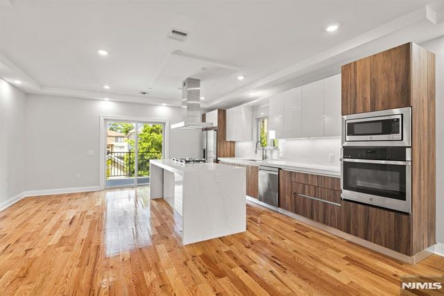 229 Wayne Avenue, Cliffside Park, NJ 07010