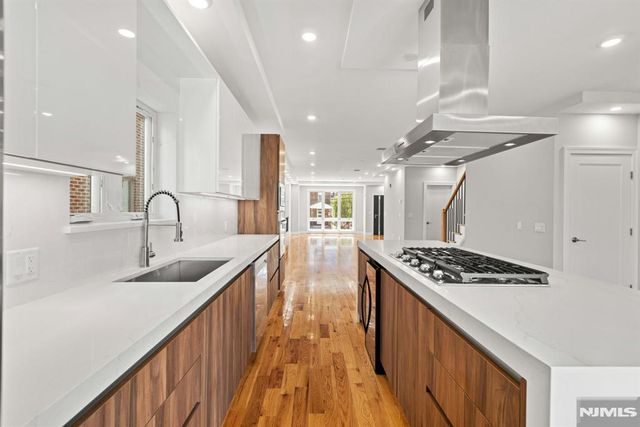 229 Wayne Avenue, Cliffside Park, NJ 07010
