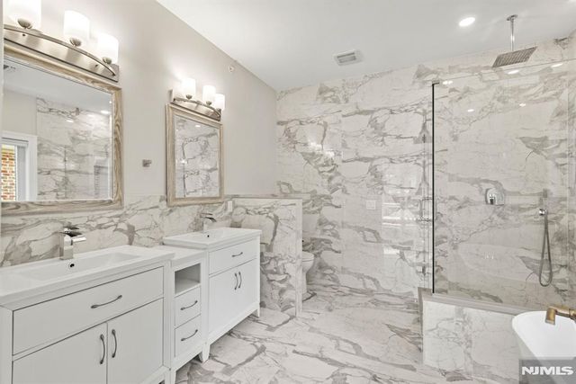 229 Wayne Avenue, Cliffside Park, NJ 07010