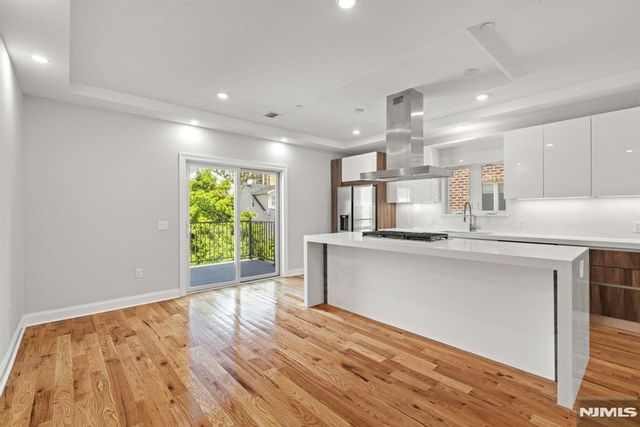 229 Wayne Avenue, Cliffside Park, NJ 07010