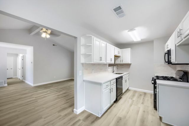 1521 Oakbrook Court, Lancaster, TX 75134