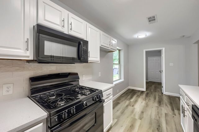 1521 Oakbrook Court, Lancaster, TX 75134
