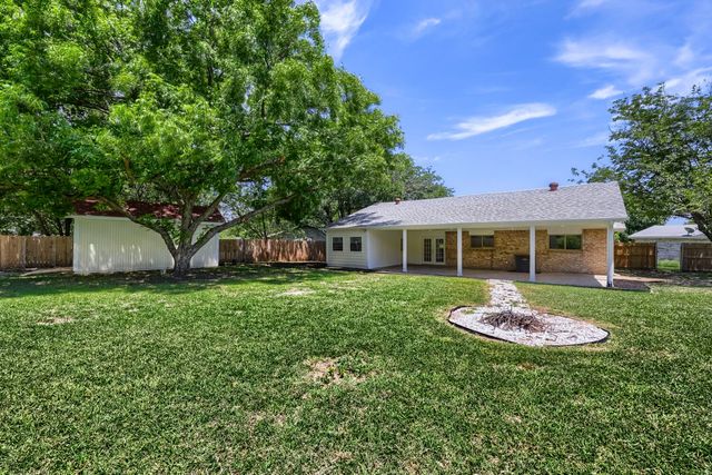 1521 Oakbrook Court, Lancaster, TX 75134