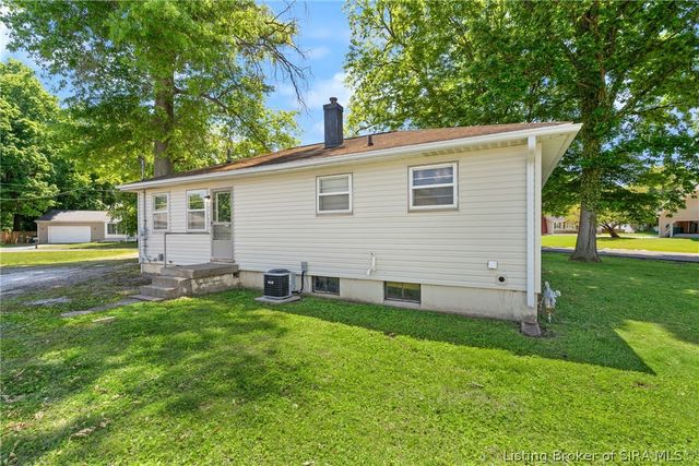 3 Graceland Way, Jeffersonville, IN 47130