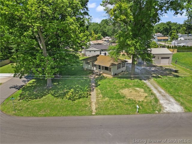 3 Graceland Way, Jeffersonville, IN 47130