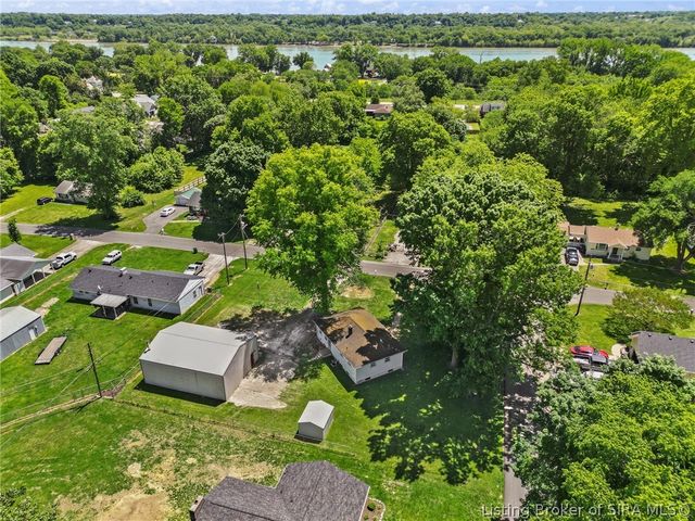 3 Graceland Way, Jeffersonville, IN 47130
