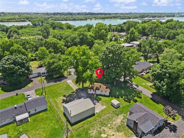 3 Graceland Way, Jeffersonville, IN 47130
