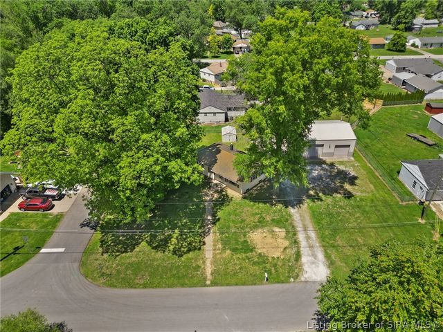 3 Graceland Way, Jeffersonville, IN 47130