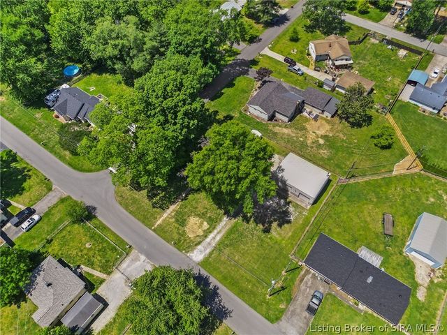 3 Graceland Way, Jeffersonville, IN 47130