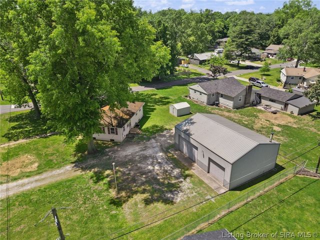 3 Graceland Way, Jeffersonville, IN 47130