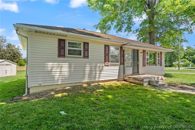 3 Graceland Way, Jeffersonville, IN 47130