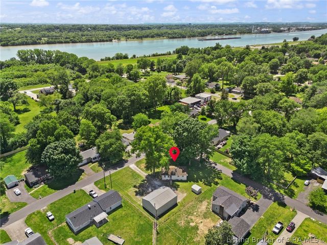 3 Graceland Way, Jeffersonville, IN 47130