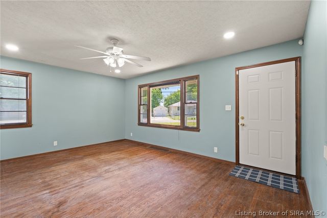 3 Graceland Way, Jeffersonville, IN 47130