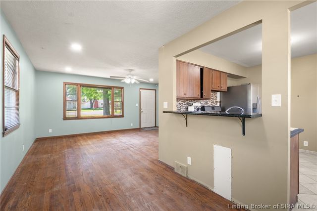 3 Graceland Way, Jeffersonville, IN 47130