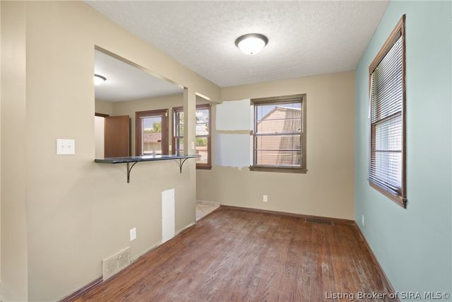 3 Graceland Way, Jeffersonville, IN 47130