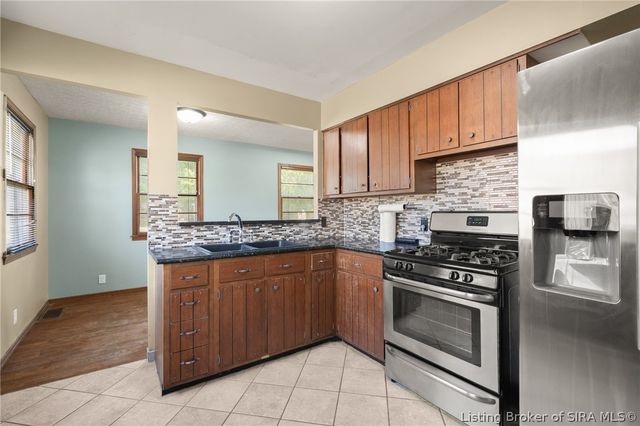 3 Graceland Way, Jeffersonville, IN 47130
