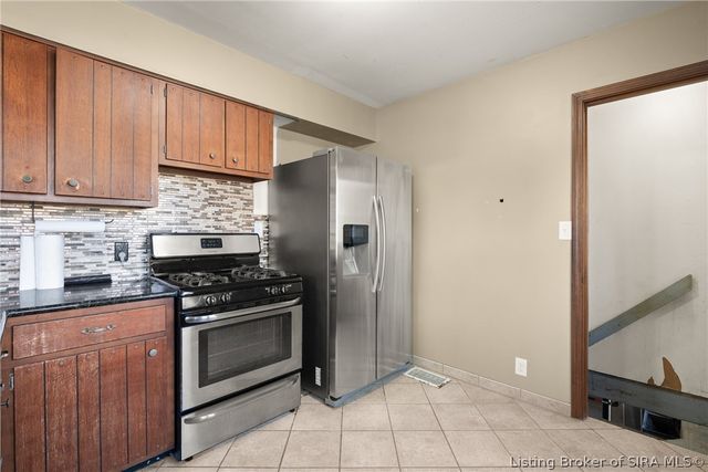 3 Graceland Way, Jeffersonville, IN 47130