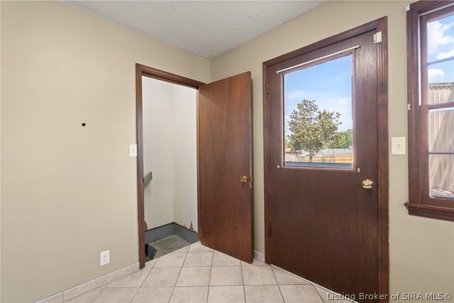 3 Graceland Way, Jeffersonville, IN 47130