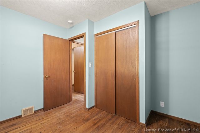 3 Graceland Way, Jeffersonville, IN 47130