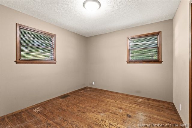 3 Graceland Way, Jeffersonville, IN 47130