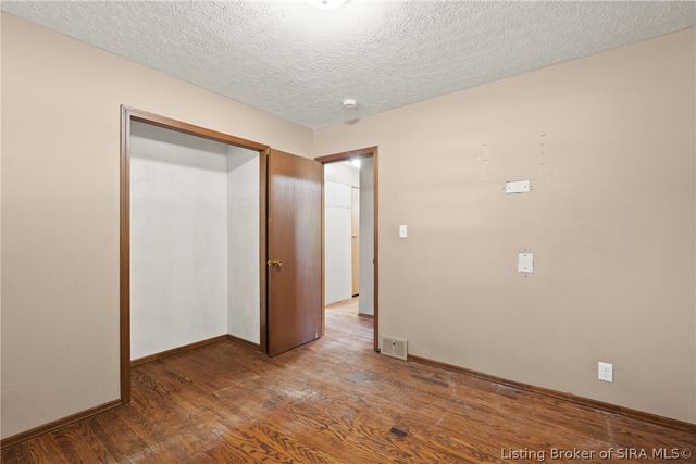 3 Graceland Way, Jeffersonville, IN 47130