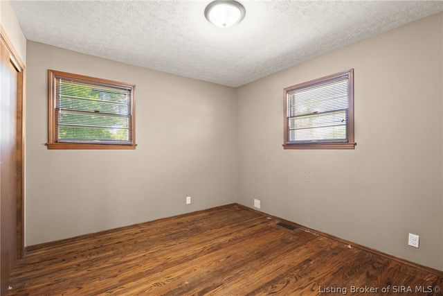 3 Graceland Way, Jeffersonville, IN 47130