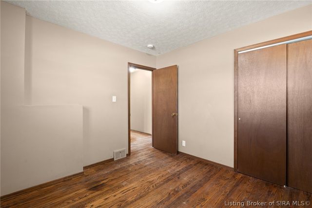 3 Graceland Way, Jeffersonville, IN 47130