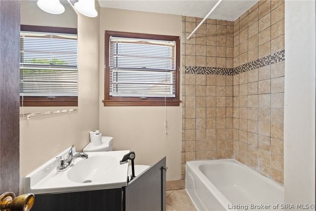 3 Graceland Way, Jeffersonville, IN 47130