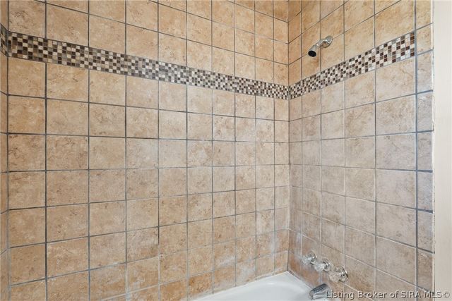 3 Graceland Way, Jeffersonville, IN 47130