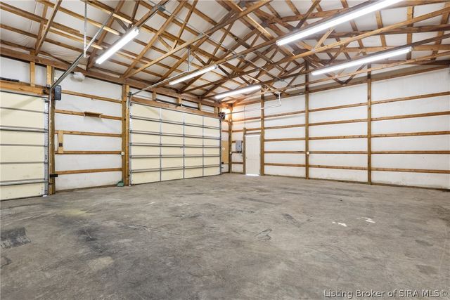 3 Graceland Way, Jeffersonville, IN 47130