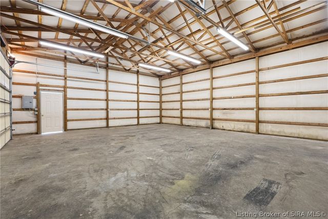 3 Graceland Way, Jeffersonville, IN 47130