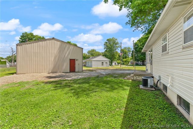 3 Graceland Way, Jeffersonville, IN 47130