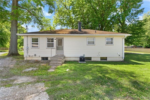 3 Graceland Way, Jeffersonville, IN 47130
