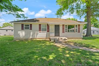 3 Graceland Way, Jeffersonville, IN 47130
