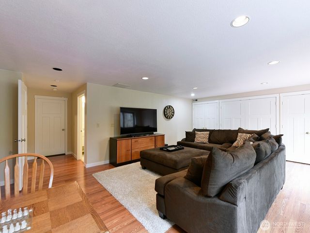 25216 238th Avenue SE, Maple Valley, WA 98038