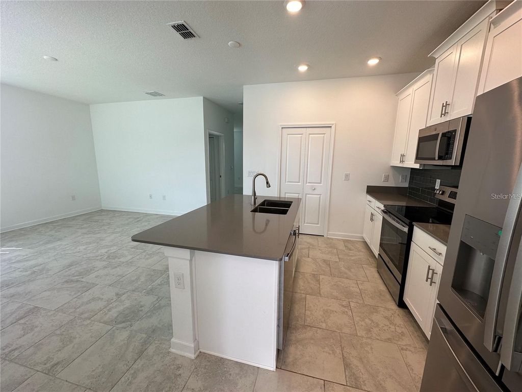 Image 7 of property listing at 3037 ELLA WAY, St Cloud, FL 34771