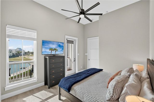 114 Barefoot Lane, Port Aransas, TX 78373