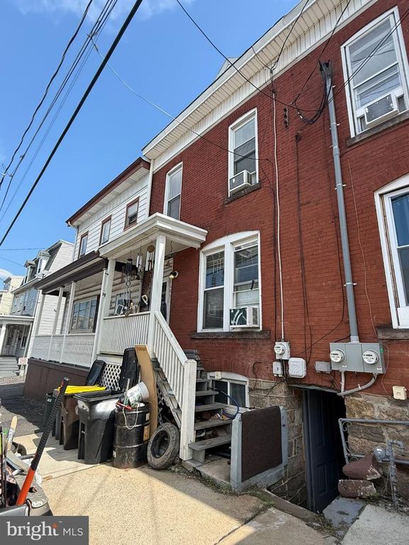 1645 W MARKET ST, Pottsville, PA 17901
