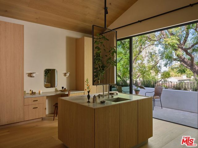 4115 Ventura Canyon Avenue, Sherman Oaks, CA 91423