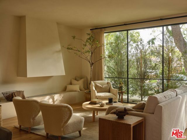 4115 Ventura Canyon Avenue, Sherman Oaks, CA 91423