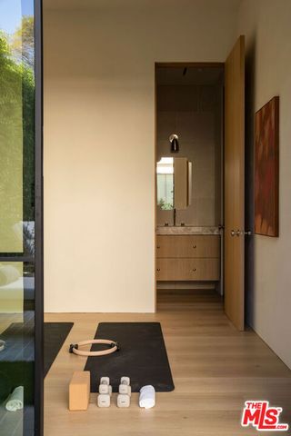 4115 Ventura Canyon Avenue, Sherman Oaks, CA 91423