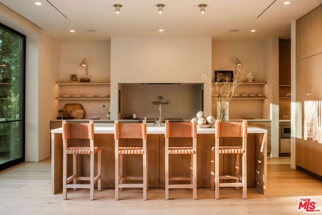 4115 Ventura Canyon Avenue, Sherman Oaks, CA 91423