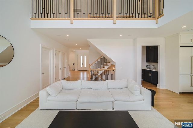 144 Village Circle, Paramus, NJ 07652