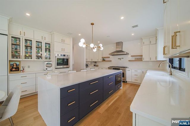 144 Village Circle, Paramus, NJ 07652